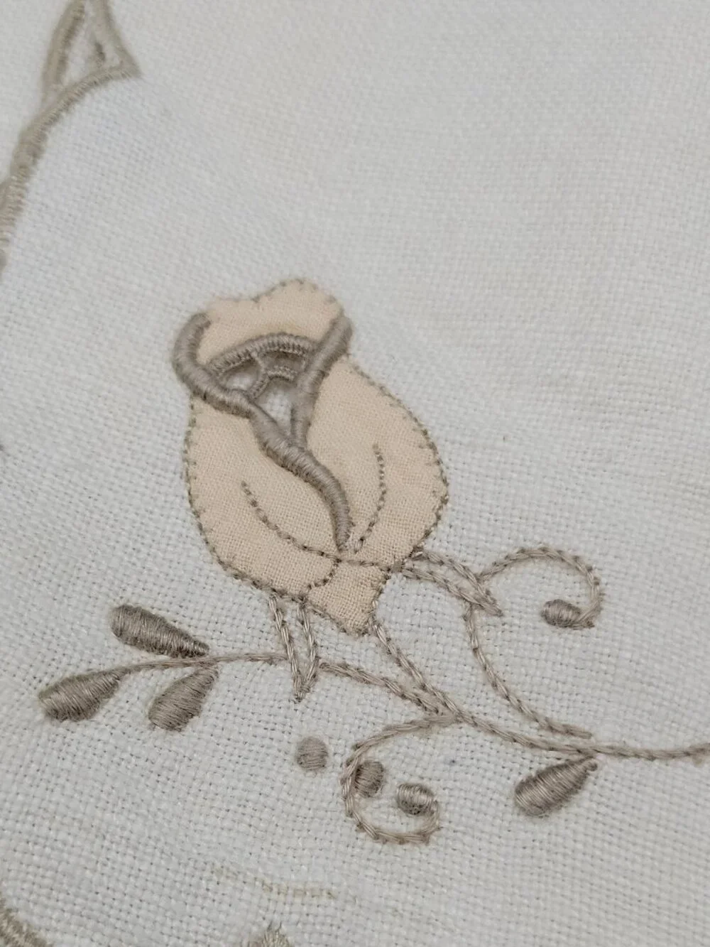 2Vintage White Traditional Floral Embroidered Linen Square Napkins Set of 2 Wedd